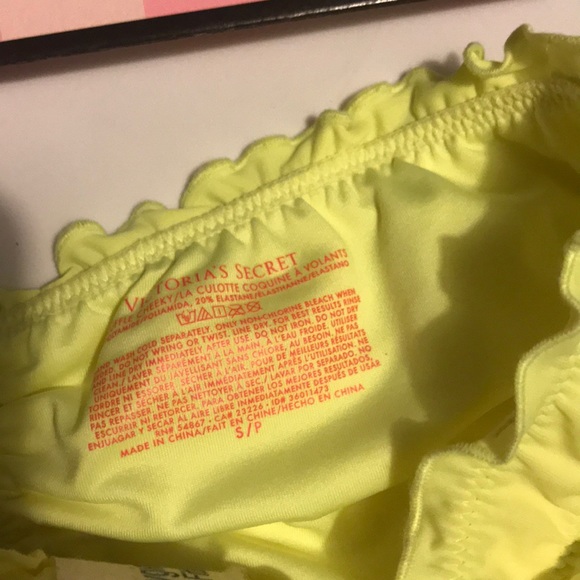 Victorias Secret The cheeky ruffle Small - Picture 4 of 5